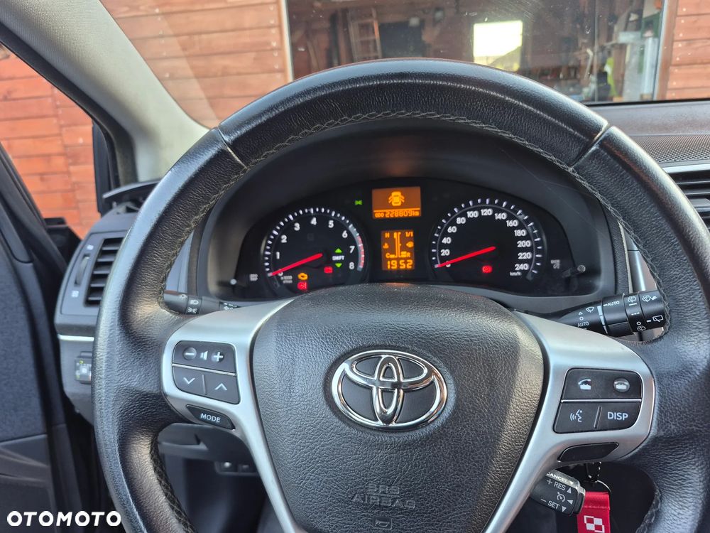 Toyota Avensis 1.8 Premium EU5 - 11