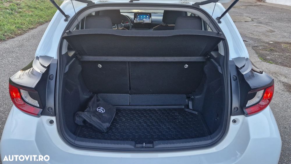 Toyota Yaris 1.5 L Dynamic - 9