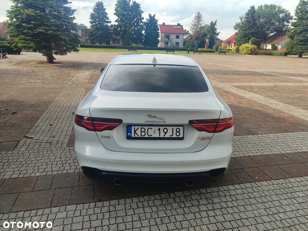 Jaguar XE 2.0 T AWD Prestige - 6