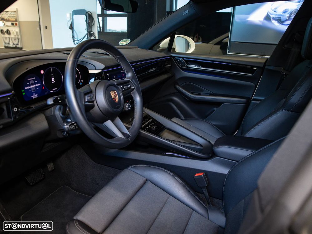 Porsche Macan Electric 4 - 24