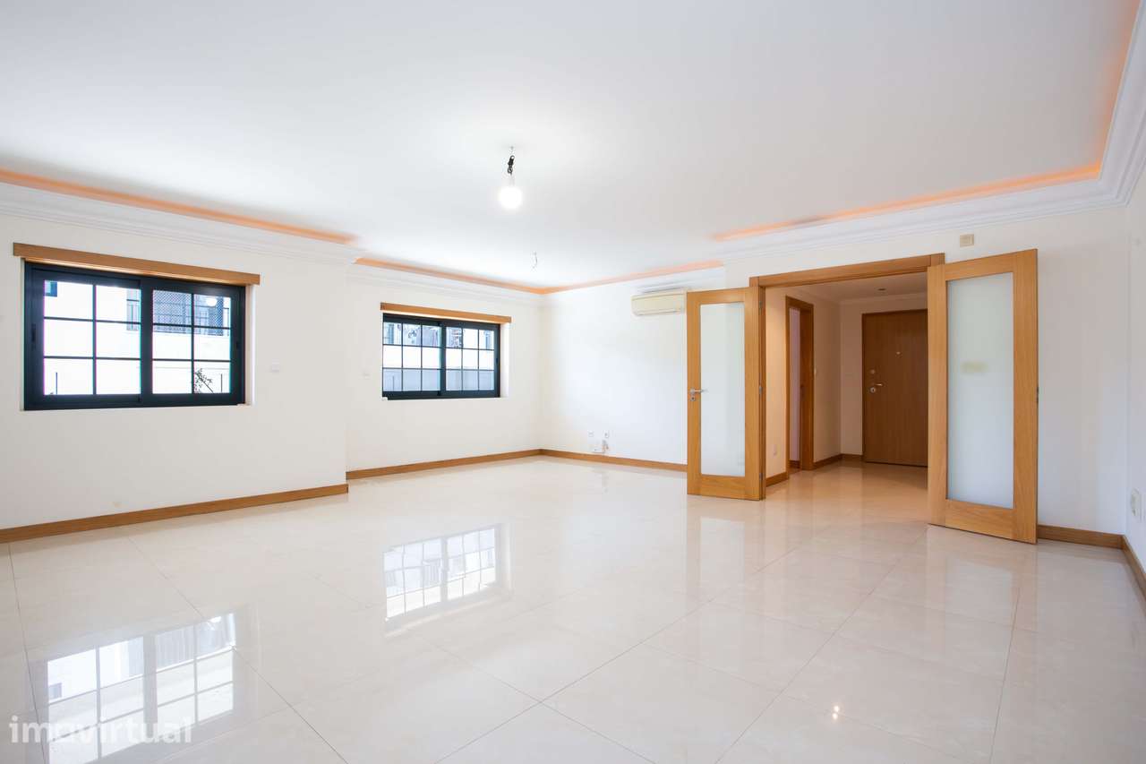 T3 com terraço para arrendamento na Quinta de São Gonçalo, Carcavelos - Grande imagem: 2/33