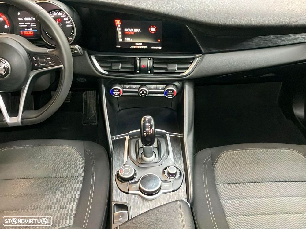 Alfa Romeo Giulia - 10