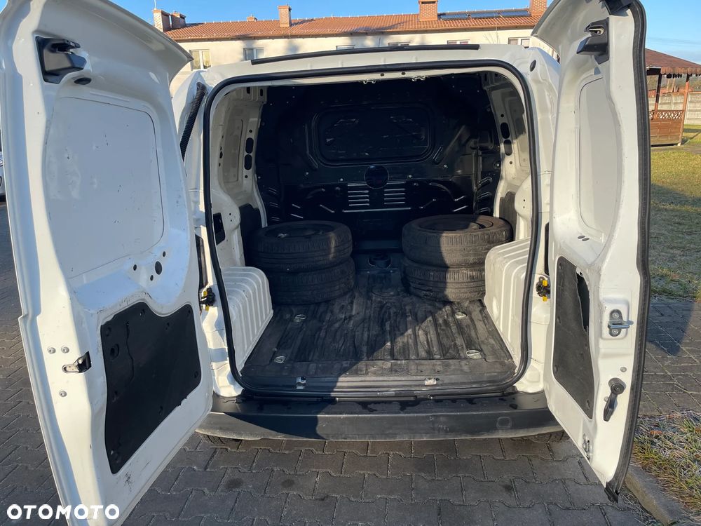 Fiat Fiorino 1.4 Easy - 11