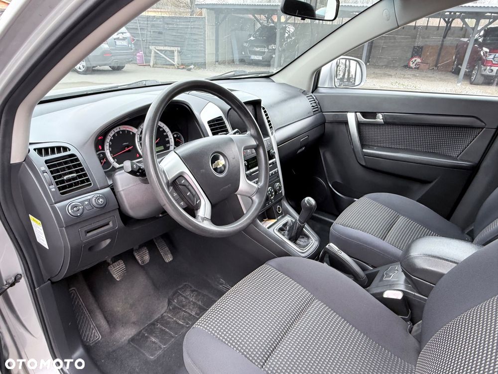 Chevrolet Captiva 2.4 LS 5os - 16