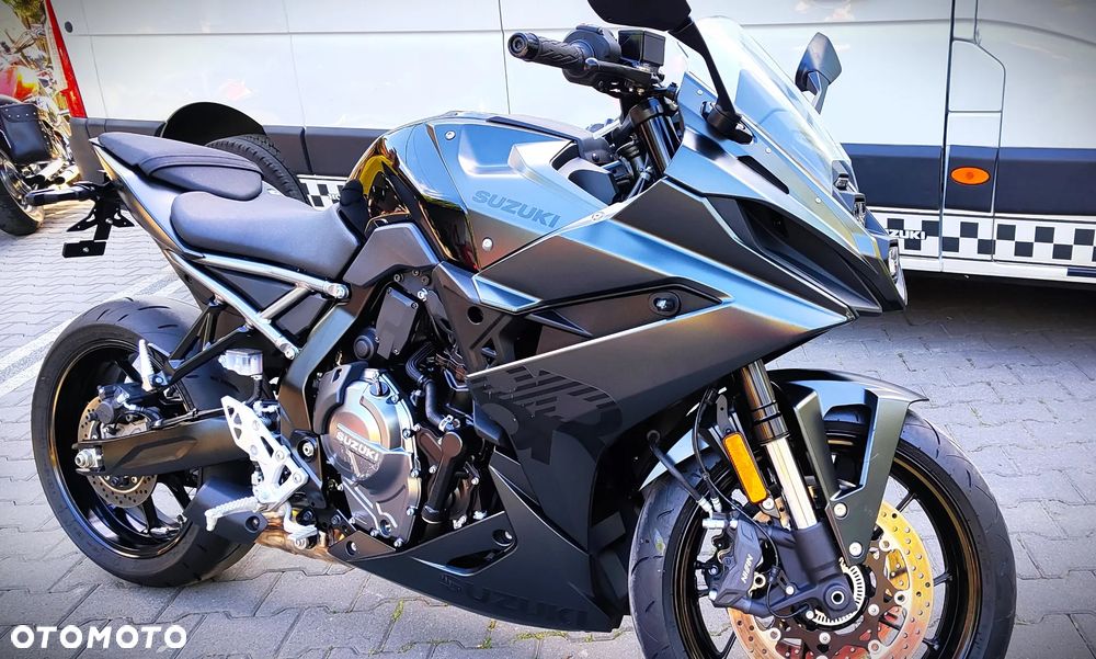 Suzuki GSX - 16