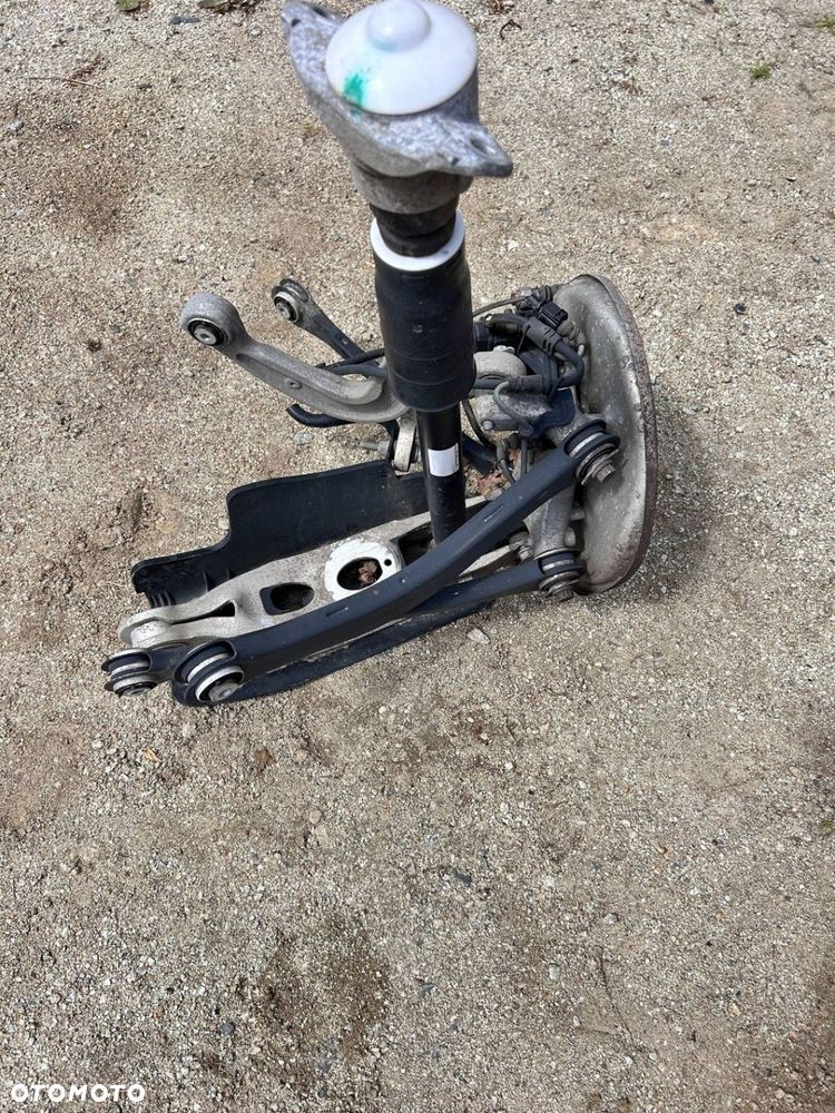 AUDI A4 B9 A5 8W ZWROTNICA PIASTA WEHACZE PRAWY TYŁ ORGINAŁ 8W0505432P - 4