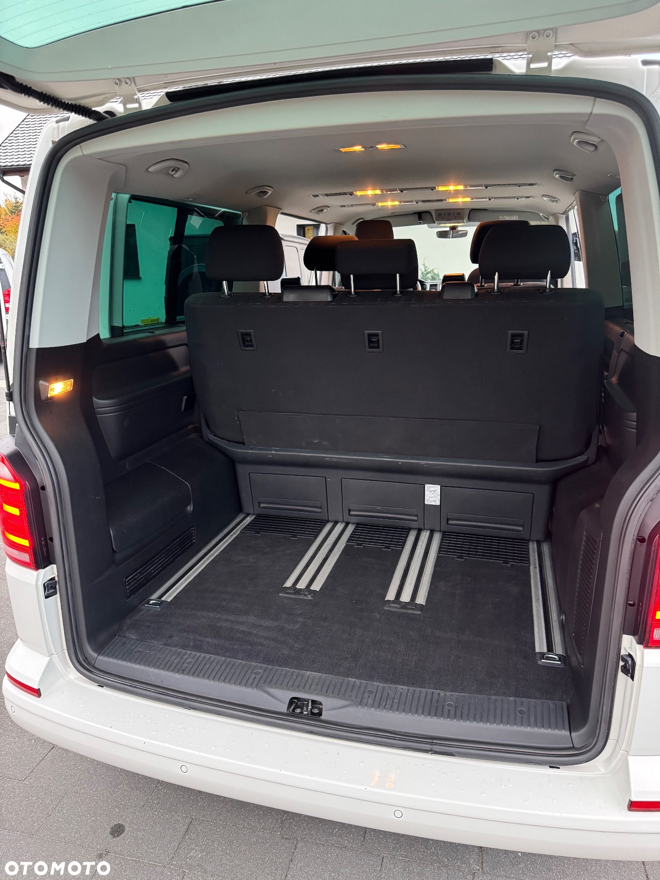 Volkswagen Multivan - 11