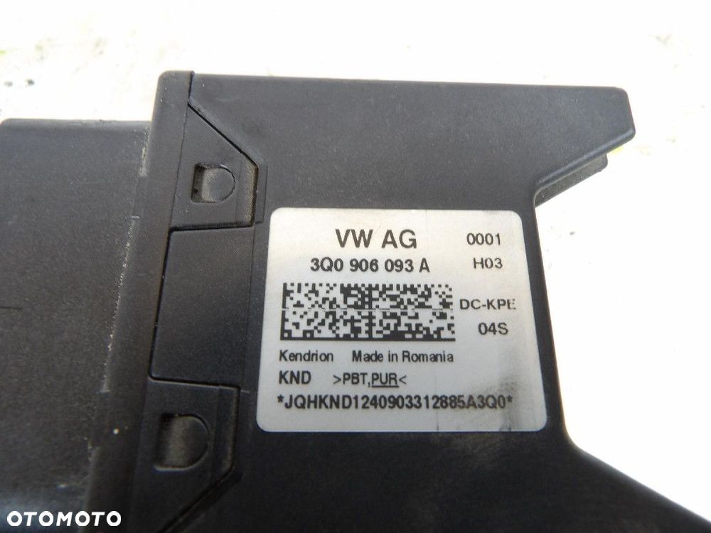 SKODA SUPERB IV 4 2.0TSI STEROWNIK POMPY PALIWA 3Q0906093A - 3