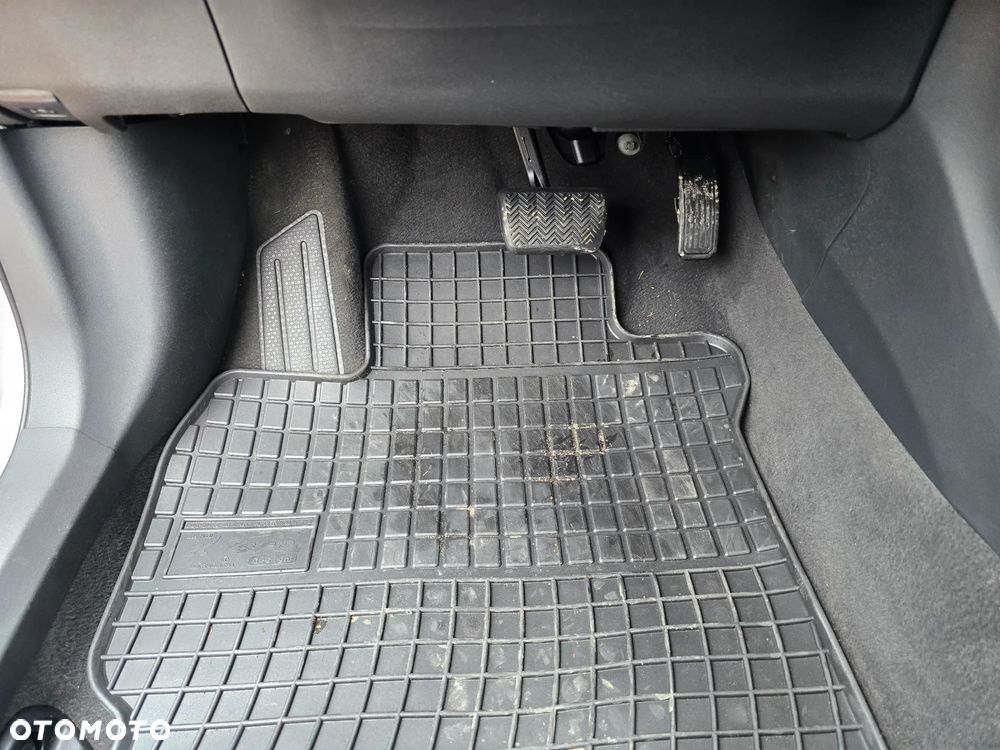 Toyota Auris 1.8 HSD Sol - 39