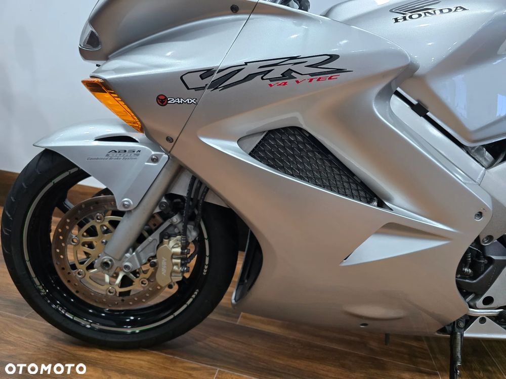 Honda VFR - 15