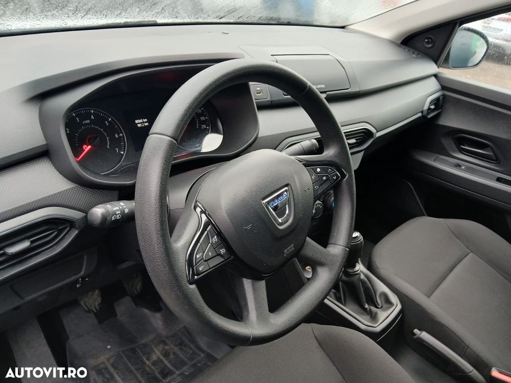 Dacia Logan TCe 90 Essential - 5