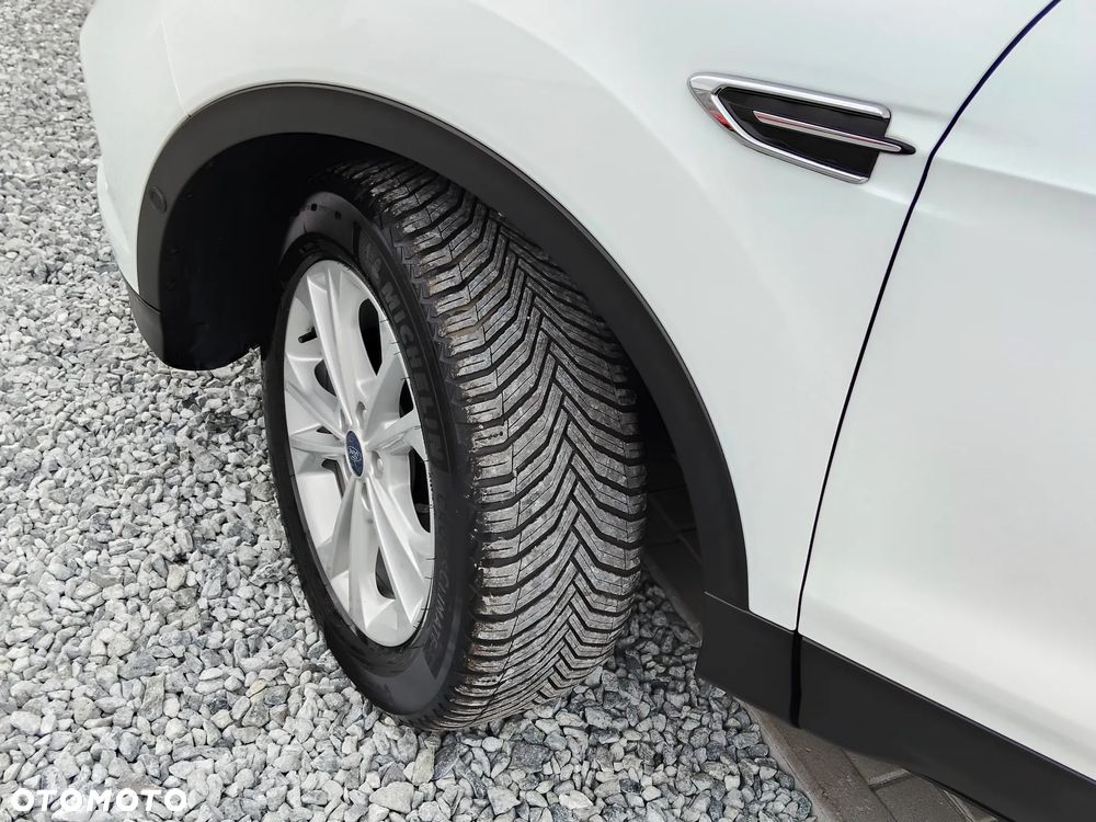 Ford Kuga 1.5 EcoBoost TITANIUM - 4