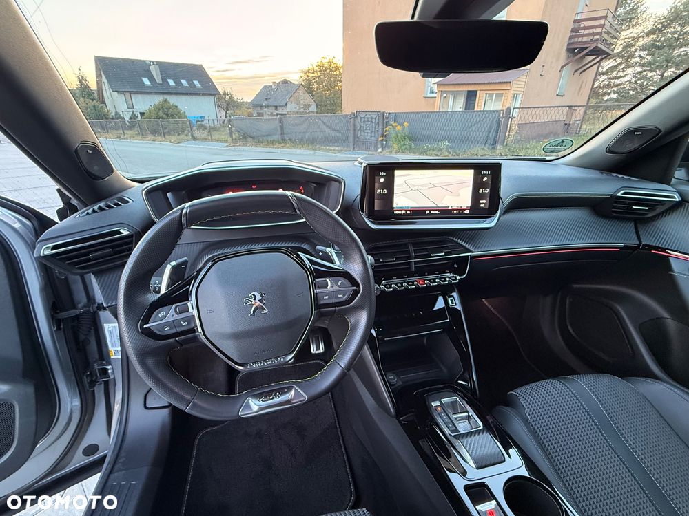 Peugeot 2008 1.5 BlueHDi GT S&S EAT8 - 31
