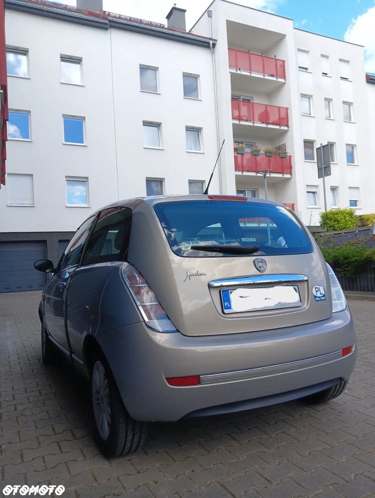 Lancia Ypsilon 1.4 8V Platino (4 os.) - 9
