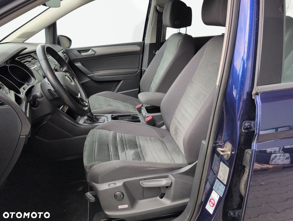 Volkswagen Touran - 16
