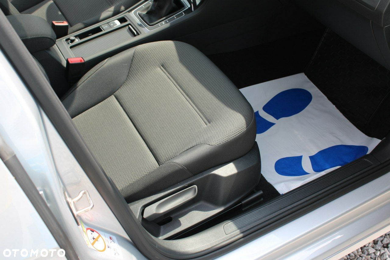 Volkswagen Golf - 30