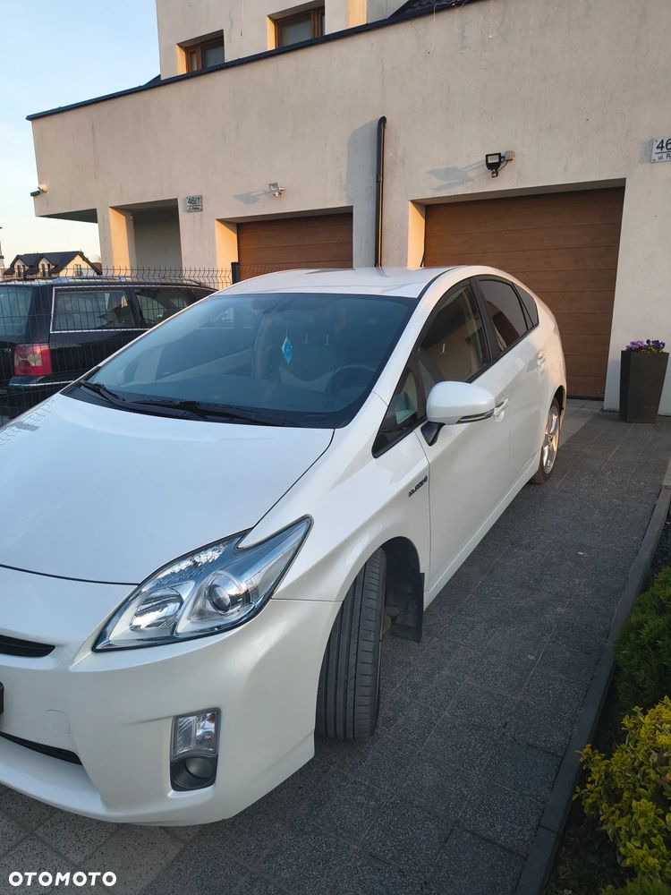 Toyota Prius 1.8 HSD Prestige - 10