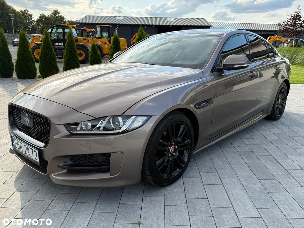Jaguar XE 2.0 D R-Sport - 9