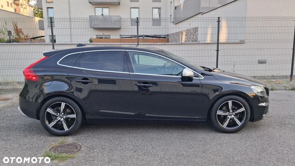 Volvo V40 D2 R Design - 4