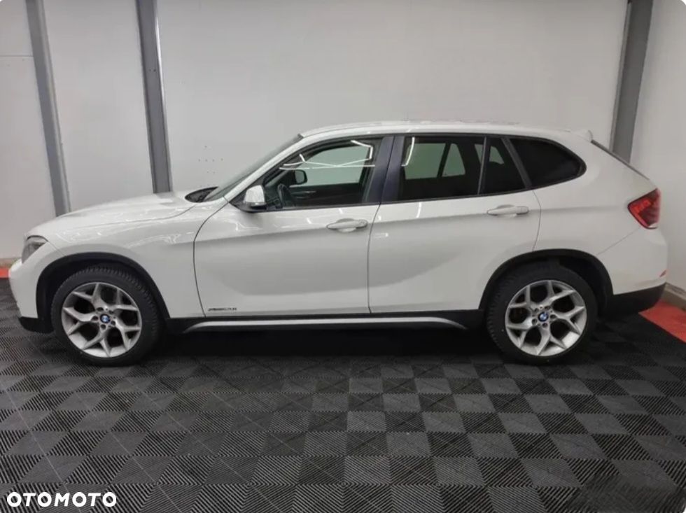 BMW X1 xDrive20i Sport Line - 3