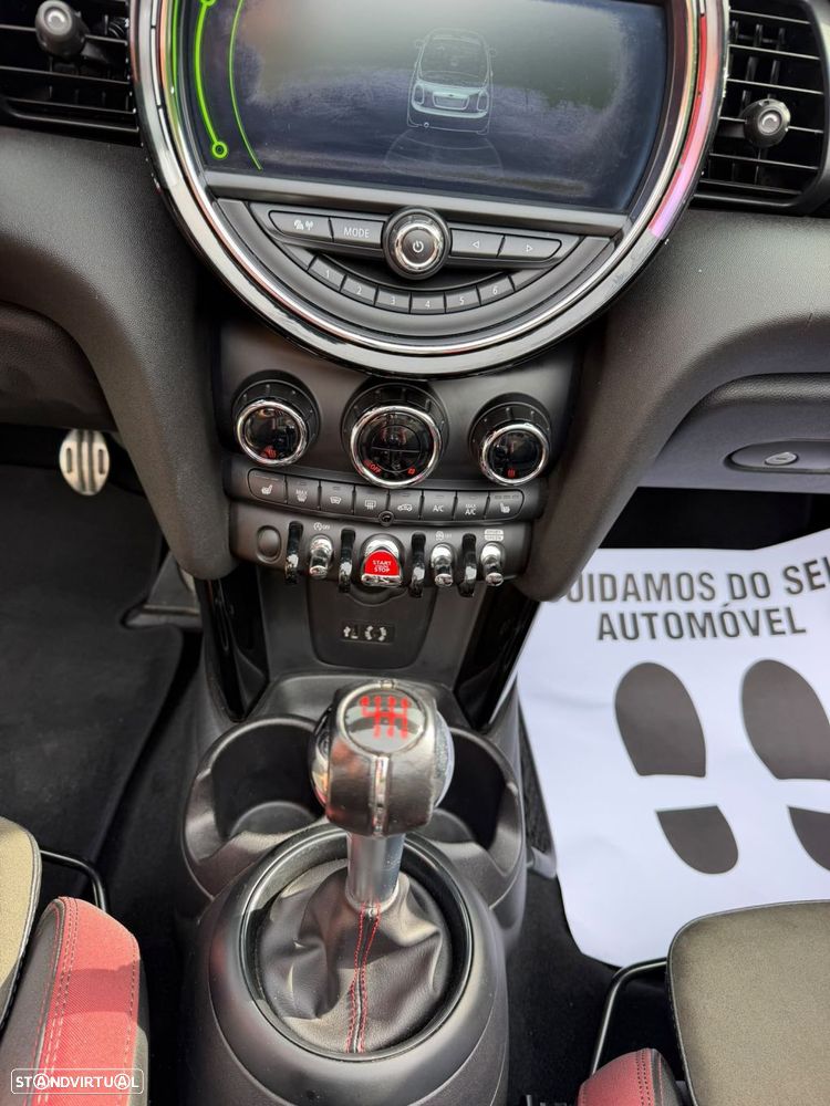 MINI Cabrio John Cooper Works - 24
