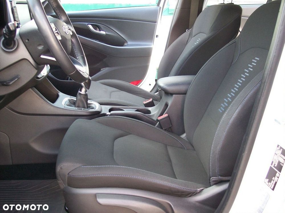 Hyundai i30 1.4 T-GDI GO Plus - 21