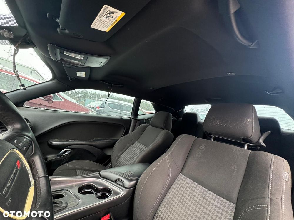 Dodge Challenger - 13