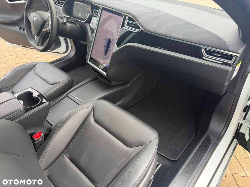 Tesla Model S - 18