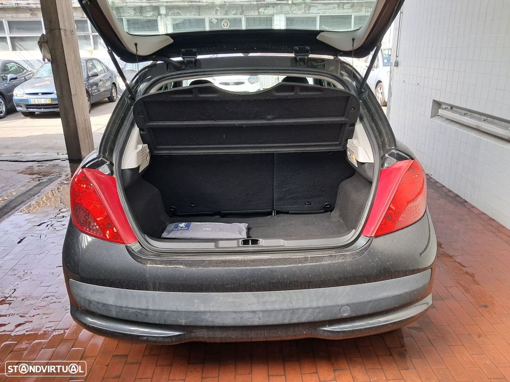 Peugeot 207 1.4 16V Trendy - 12