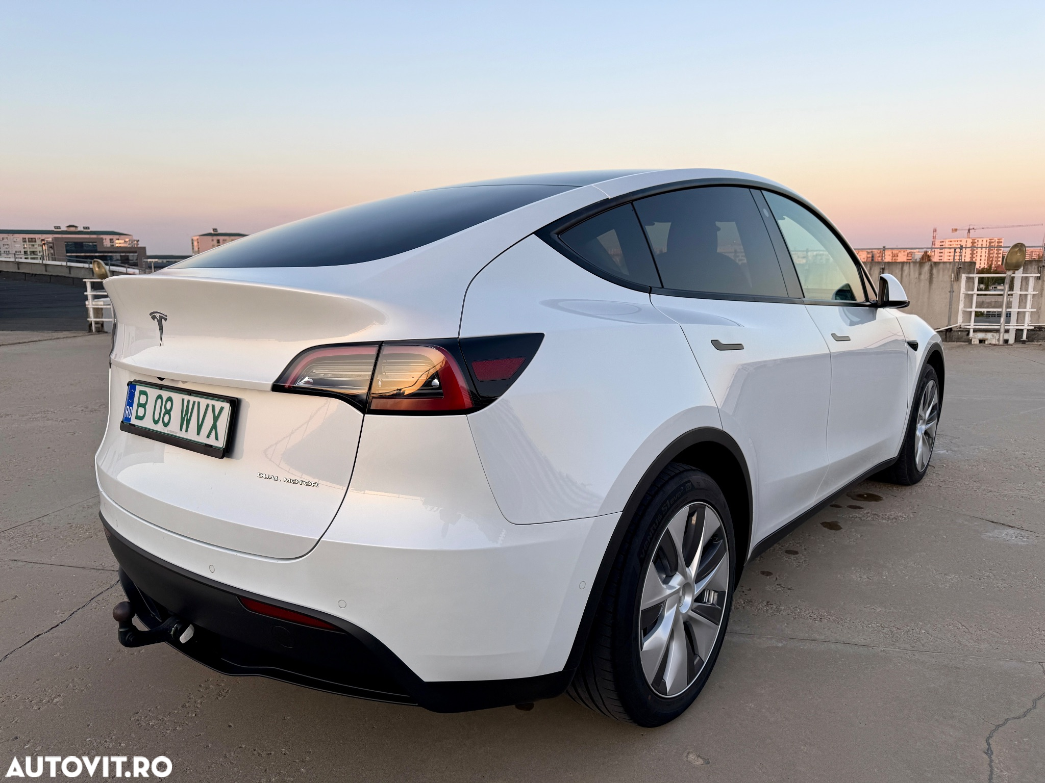 Tesla Model Y Long Range Dual Motor AWD - 8
