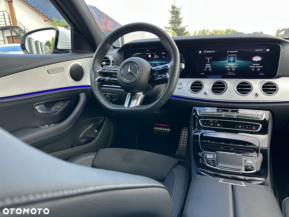 Mercedes-Benz Klasa E 300 d 4Matic T 9G-TRONIC AMG Line - 24