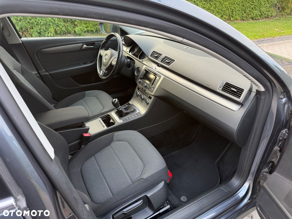 Volkswagen Passat 2.0 TDI DPF Highline - 11