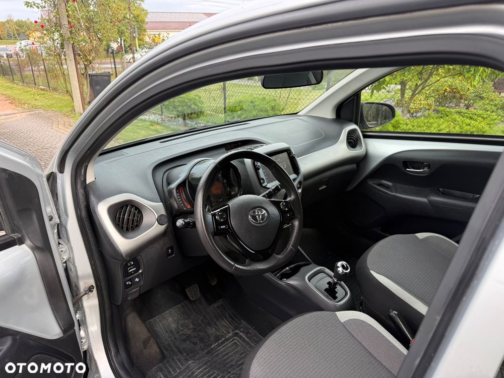 Toyota Aygo x.shift x-play connect - 3
