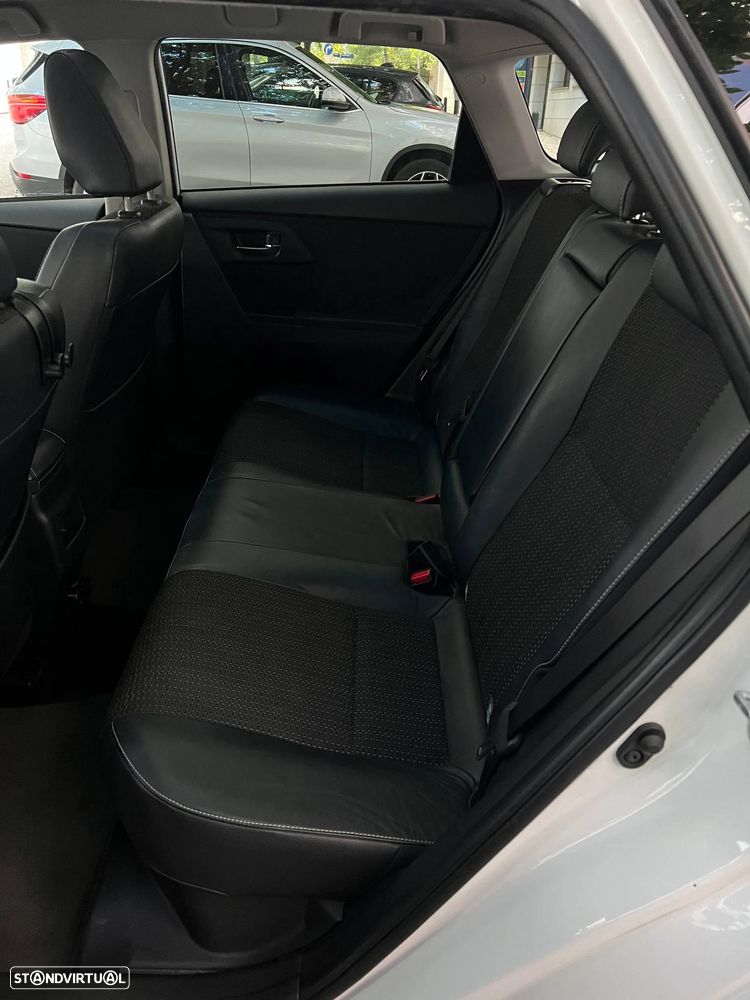 Toyota Auris Touring Sports 1.8 HSD Sport+Skyview - 11