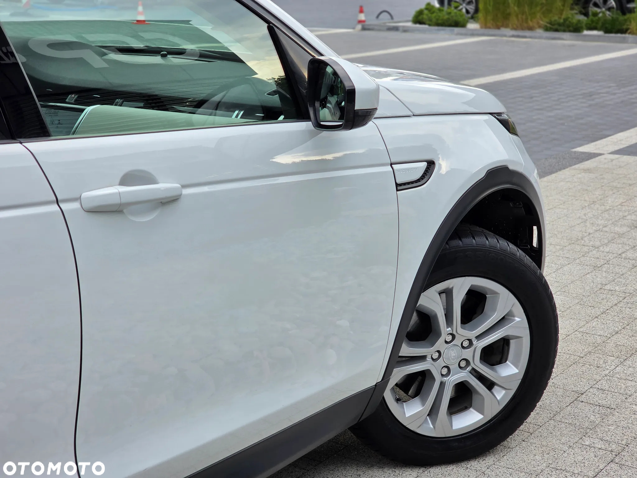 Land Rover Discovery Sport 2.0 D180 R-Dynamic SE - 33