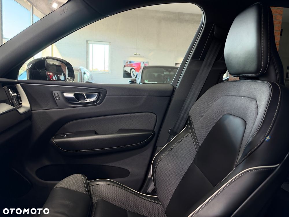 Volvo XC 60 - 30