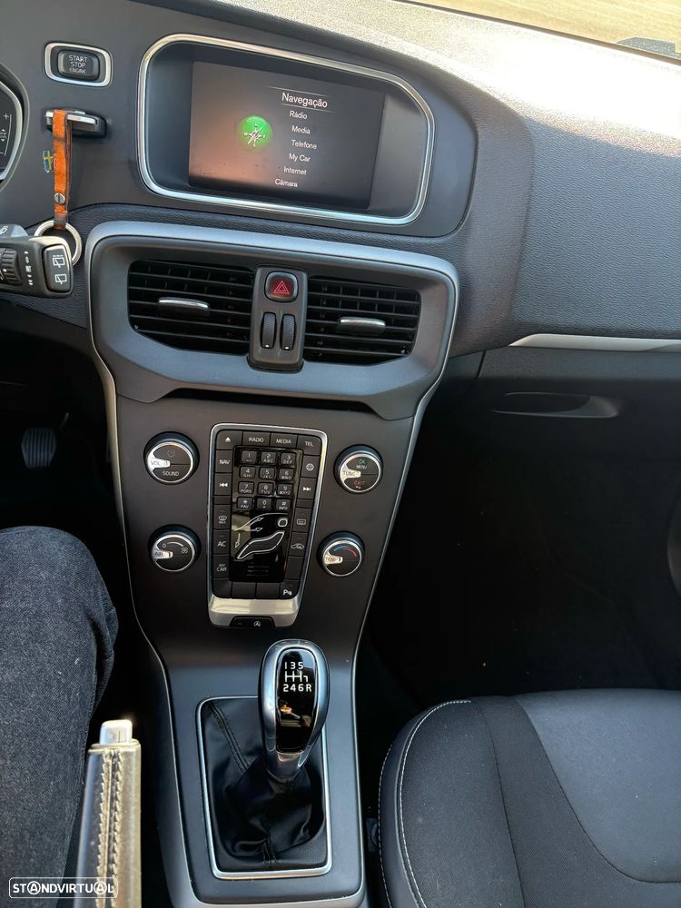 Volvo V40 2.0 D3 Momentum - 10