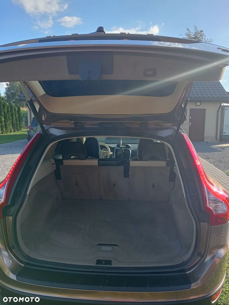Volvo XC 60 2.4D Kinetic - 11