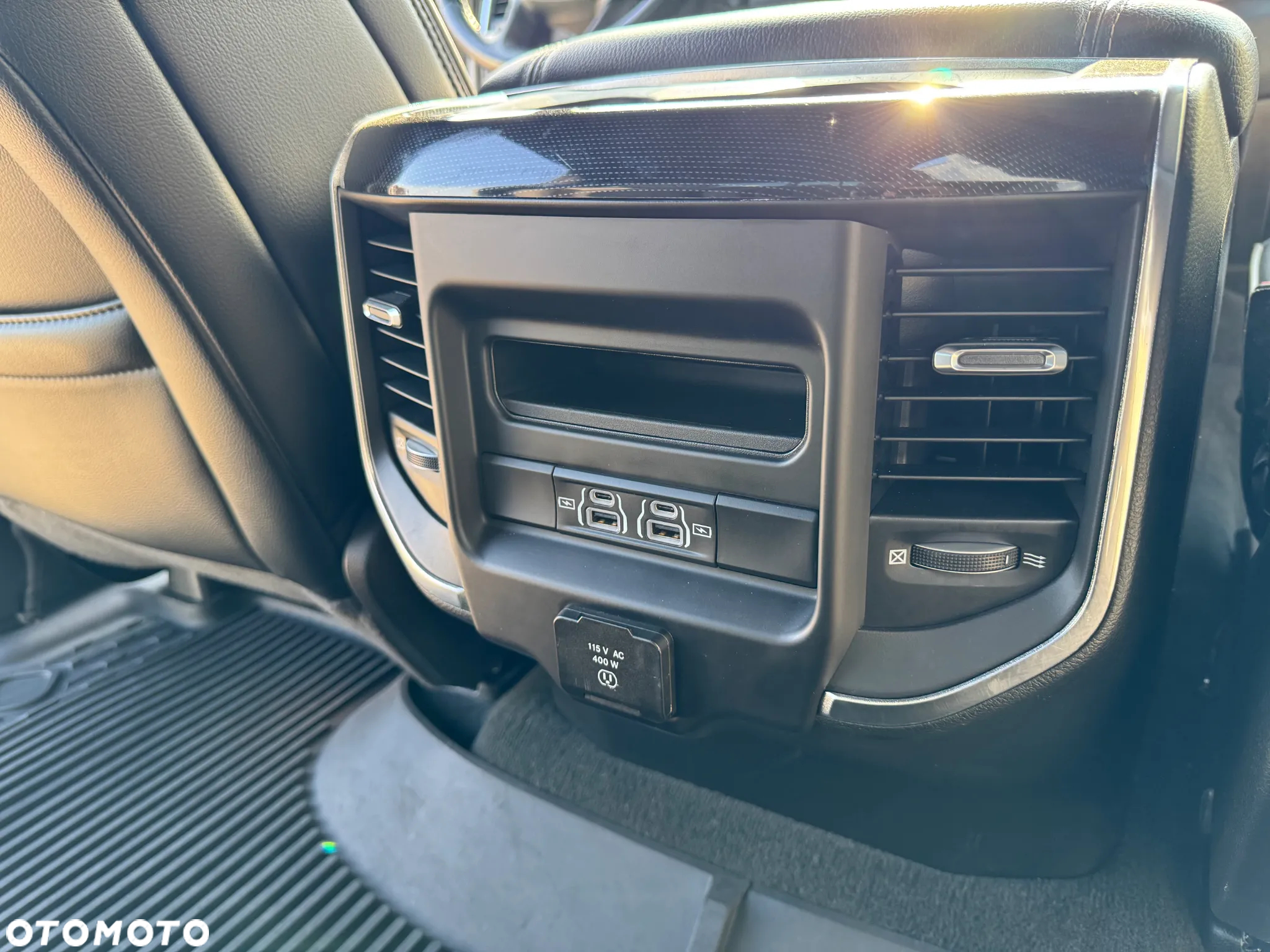 RAM 1500 Quad Cab Laramie - 18