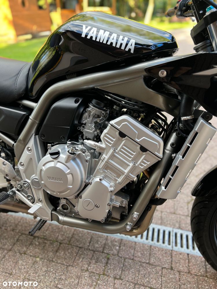 Yamaha FZS - 8