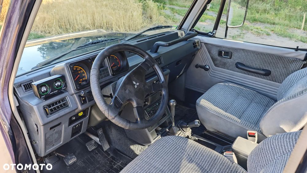 Mitsubishi Pajero - 33