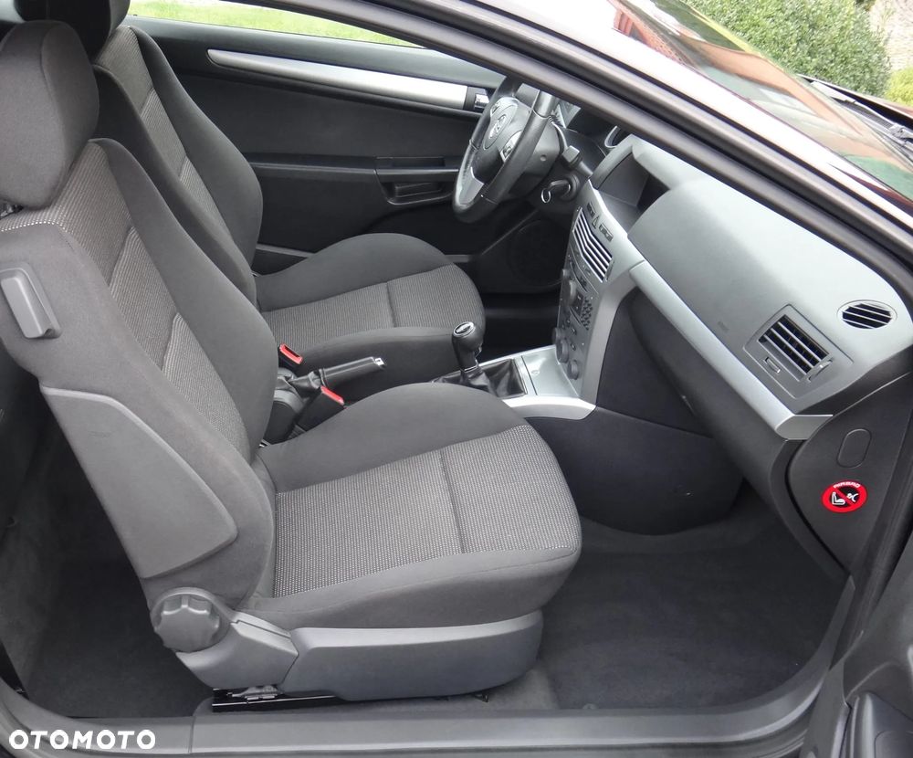 Opel Astra III GTC 1.8 Sport - 29