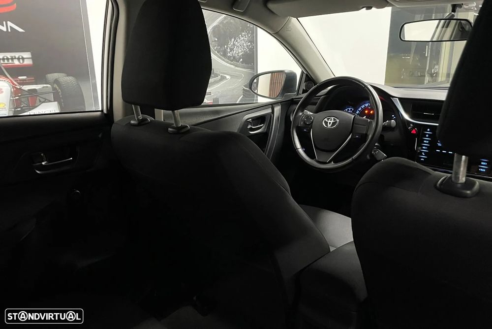 Toyota Auris 1.4 D-4D Exclusive - 28