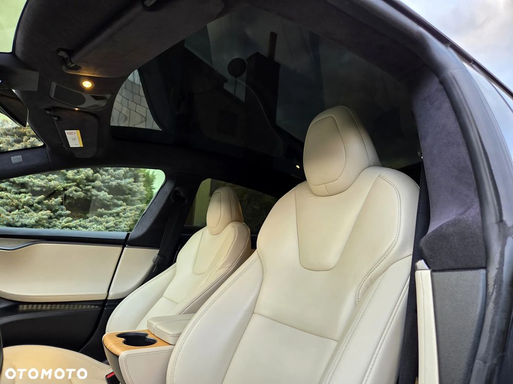 Tesla Model S - 23