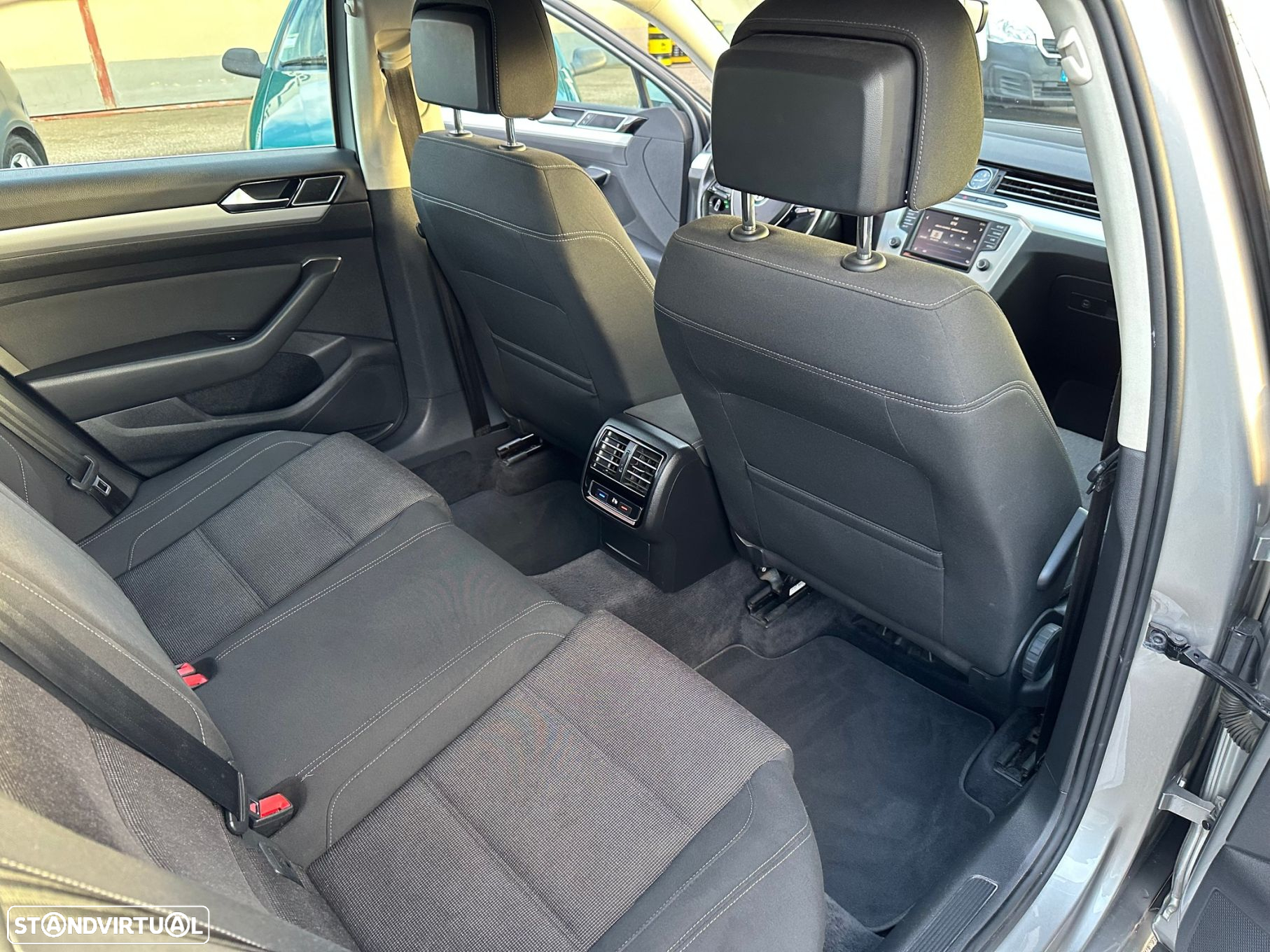 VW Passat Variant 1.6 TDI BlueMotion - 17