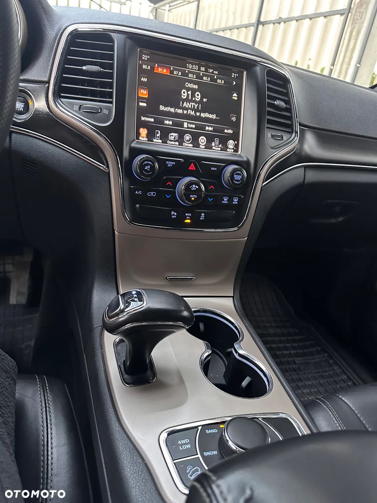 Jeep Grand Cherokee - 23