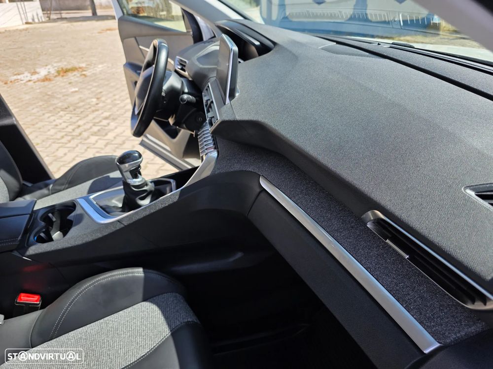 Peugeot 3008 1.2 PureTech Allure Pack - 17