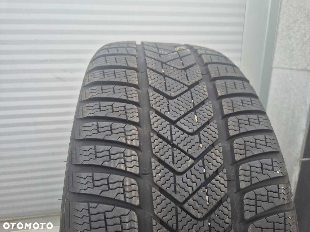 1x OPONA ZIMOWA 235/35/20 Pirelli Sotto Zero 3 PNCS (T0) 7MM