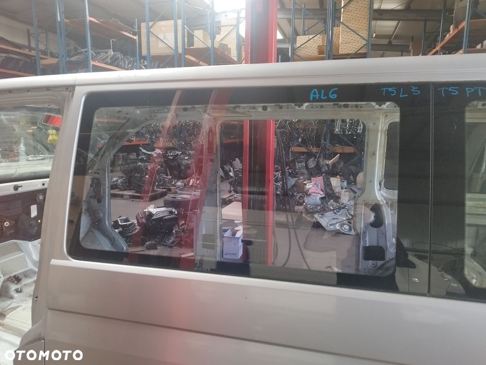 Szyba boczna lewa środkowa Volkswagen Transporter T5 Multivan