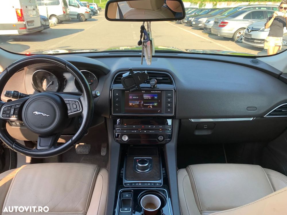 Jaguar F-Pace 20d AWD Prestige - 17